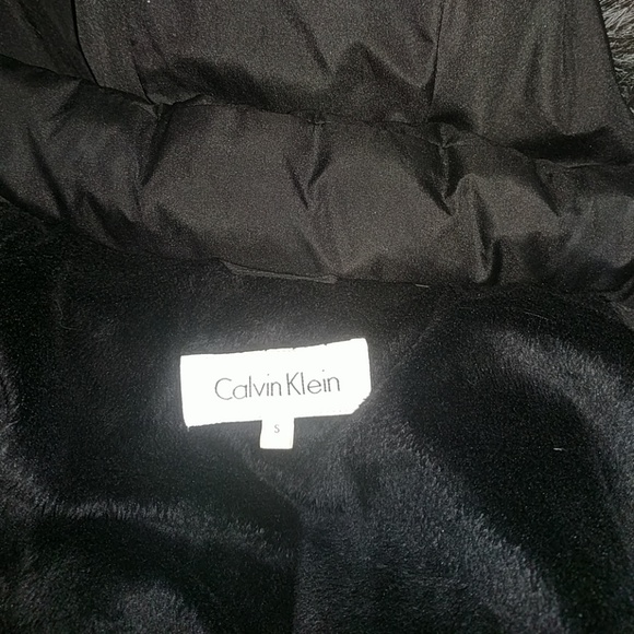 Calvin Klein puffer jacket with removable fur hood - Picture 3 of 3